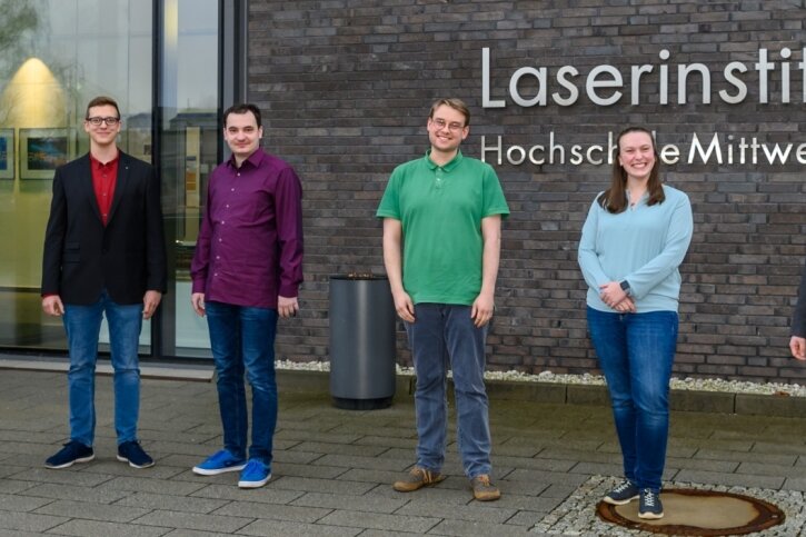 Hochschule bekommt 357.000 Euro für Laser-Projekt - Steffen Weißmantel, Eric Syrbe, Philipp Rebentrost, Felix Erichson, Vanessa Schumann und Prof. Dr. Richard Börner (v. l. n. r.) sind am Projekt "DigiLAS-Sax" der Hochschule Mittweida beteiligt. 