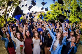 Hochschule Mittweida: Absolventen werfen die Hüte -