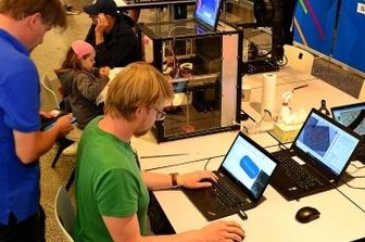 Hochschule zeigt Know-how - Die Hochschule Mittweida war bei der "Makers United" mit einem Stand vertreten.