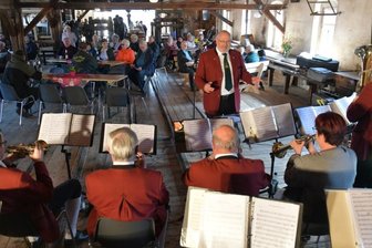 Hochstimmung beim Frühlingsfest an der Brettmühle -