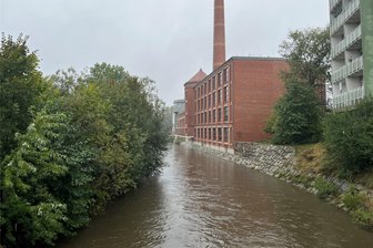 Hochwasser in Sachsen: Wie ist die Lage an der Chemnitz? - Die Chemnitz ist gut gefüllt. Die Gefahr eines Überlaufens besteht aber derzeit nicht.
