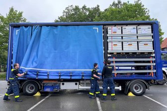 Hochwasser: THW-Team aus Zwickau hilft mit Trinkwasseranlagen im Krisengebiet - Die mobile Trinkwasseraufbereitungsanlage des Technischen Hilfswerks (THW) aus Zwickau befindet sich auf dem Weg in die vom Unwetter zerstörte Eifel-Region.