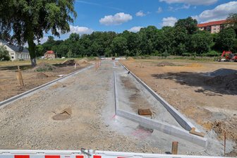 Hochwasser- und Klimaschutz im Glauchauer Wohngebiet: Was Bauherren wissen müssen - Mitten durchs künftige Wohngebiet an der Wilhelmstraße verläuft die Erschließungsstraße.