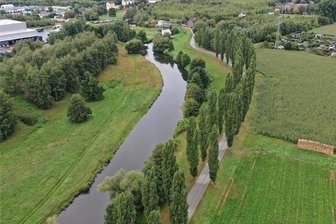 Hochwasserszenario in Zwickau: Würde Crossen zugunsten der Innenstadt geopfert? - Entlang der als Pappelkurve bekannten Crossener Straße mussten 2013 viele Sandsäcke gestapelt werden. Inzwischen gibt es ein mobiles Schutzsystem aus Plastik, das schneller und höher aufgebaut werden kann. Die Arbeiten am eigentlichen Schutzbauwerk beginnen nicht vor 2027.