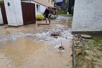 Hochwasserwarnung für Südwestsachsen: Wo es zu lokalen Überschwemmungen kommen kann - Bäche können über die Ufer treten, warnt das Landeshochwasserzentrum. Im Plauener Ortsteil Meßbach spülte der Milmesbach Schlamm ins Dorf.