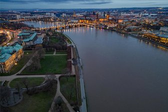Hochwasserwarnung: Starker Regen lässt die Elbe in Sachsen ansteigen - Dresden: Für den Elb-Pegel in der Landeshauptstadt gilt voraussichtlich ab Mittwochvormittag Alarmstufe 1.