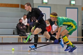 Hockey-Oberliga: Meeraner stürmen mit Kantersieg an die Spitze - Peter Köhnen (am Ball) – hier im Heimspiel gegen Tresenwald – netzte auch gegen den HCLG Leipzig wieder ein.