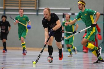Hockey-Oberliga: SV Motor Meerane steht nach „geiler Saison“ kurz vor dem Titelgewinn - Dirk Lange (am Ball) und seine Mitspieler vom SV Motor Meerane sind in dieser Saison bislang ungeschlagen.