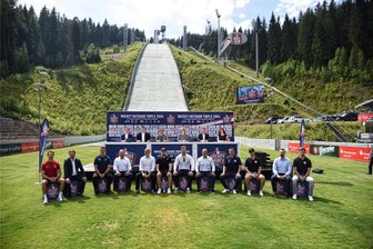 Hockey Outdoor Triple in Klingenthal: Für Eishockey-Spektakel wird die Zuschauerkapazität reduziert - Im Auslauf der Schanze wird Mitte Februar eine mobile Eisfläche aufgebaut.