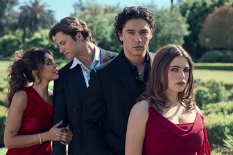 Hockey, Sex, Bangs und Bromance: Der Hype um "Off Campus" - Die College-Serie "Off Campus" beschäftigt derzeit Millionen weltweit. Das sind die Hauptfiguren. Linkes Paar: Allie und Dean (Mika Abdalla und Stephen Kalyn), rechtes Paar: Garrett und Hannah (Belmont Cameli und Ella Bright).