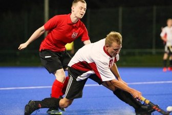 Hockeysportler aus Meerane freuen sich über blauen Kunstrasenplatz und Flutlicht -