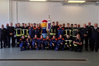 Höchste Auszeichnung der Deutschen Jugendfeuerwehr für 22 Jugendliche aus dem Erzgebirgskreis - Die Teilnehmer, Betreuer und Wertungsrichter sowie weitere Funktionäre aus dem Erzgebirgskreis.