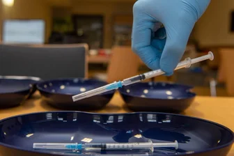Höchste Inzidenz in Sachsen: Wie Mittelsachsen gegen die Coronapandemie vorgehen will - Die Impfung ist nach Ansicht vieler Gesundheitsexperten der beste Weg, um die Coronapandemie in den Griff zu bekommen. Im Rochlitzer Bürgerhaus hat dazu am Donnerstag wieder eine Impfaktion stattgefunden. 