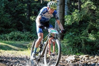 Höchstleistungen auf zwei Rädern - Sebastian Stark sicherte sich auf der Königsdistanz in beeindruckender Manier den Sieg. Im Ziel hatte er zehn Minuten Vorsprung. 