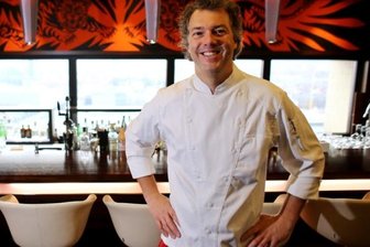Höhenflug der Gourmetlokale: 300 Häuser mit Michelin-Sternen - Konnte seine zwei Sterne im neuen Restaurantführer verteidigen: Peter Maria Schnurr, Küchenchef im Restaurant "Falco" in Leipzig.