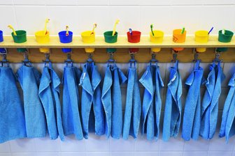 Höhere Kita-Beiträge, Hundesteuer und Parkgebühren: Wo die Burgstädter bald mehr zahlen sollen - Burgstädt prüft aufgrund einem Haushaltsdefizit die Erhöhung der Elternbeiträge für Kindergarten und Hort.
