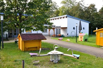 Höhere Kosten für Kita-Betreuung in Hartmannsdorf - Die Kita „Sonnenschein“ am Kirchfeld hat eine Kapazität von 160 Plätzen für Kinder im Alter von einem bis zu fünf Jahren. Die Einrichtung wird vom Chemnitzer Verein Freundeskreis „Indira Gandhi“ betrieben.