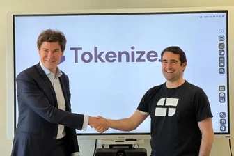 „Höhle der Löwen“-Investor: Von diesem Start-up in Mittweida ist Carsten Maschmeyer begeistert - Per Handschlag hat Carsten Maschmeyer (li.) seine Investition in das Mittweidaer Startup von Christoph Jentzsch vereinbart.