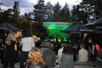 Höhlen-Open-Air in Syrau mit Dark Friday - Der Dark Friday hat sich in Syrau etabliert.