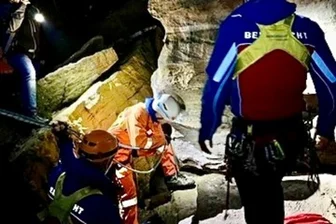 Höhlendrama in der Sächsischen Schweiz: Bergwacht über Stunden im Rettungseinsatz - In der Sächsischen Schweiz hat die Bergwacht einen hilflosen Kletterer aus einer Höhle befreien müssen.