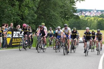 Hölle von Waldenburg statt Kaffee und Kuchen - Die Radsportler des SV Remse haben am Sonntag ihr 25-jähriges Bestehen mit einer besonderen Tort(o)ur gefeiert. 