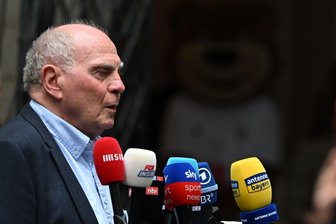 Hoeneß über das WM-Tor: "Baumann tut mir sehr leid" - Uli Hoeneß wundert sich über die Kommunikation über das WM-Tor.