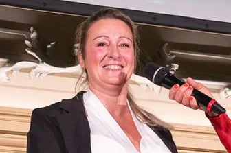 Sandra Petzold (Mitte) von Radio Erzgebirge sorgte für den "Radiomoment des Jahres"