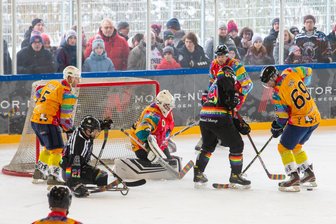 Hofer Eishärnla setzen ein starkes Zeichen gegen Rassismus und Diskriminierung - „Hockey is Diversity“, heißt es am Samstagnachmittag bei der „Winter Classic“ in Hof.