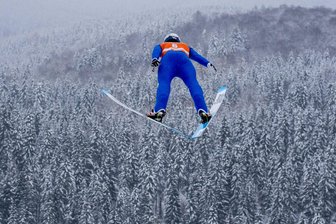 Hoffnung geplatzt: Klingenthal im kommenden Winter ohne Skisprung-Weltcup - Weltcup-Skispringen in den Wäldern des Vogtlandes - für die Olympiasaison ist das nicht im Kalender geplant.