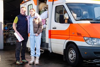 Hoffnung und „verspätete Weihnachten“: Wie eine junge Ukrainerin Spenden aus Hainichen nach Kiew bringt - „Was für uns in Deutschland im Moment unvorstellbar ist“, sagt Thomas Kretschmann: Die Ukrainerin Yuliia Kravchenko (32) setzt sich hinters Steuer und fährt in die Ukraine.