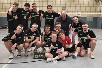 Hoffnungsschimmer trotz Niederlage: Freiberger Volleyballer holen sich Selbstvertrauen zurück - Gute Laune statt hängende Köpfe: Die Freiberger können auf die Leistung gegen St. Egidien aufbauen.