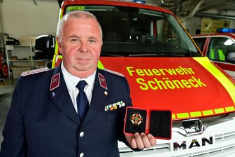 Hohe Auszeichnung für Feuerwehrmann aus dem Vogtland - Jens Spranger wurde das Feuerwehr-Ehrenzeichen als Steckkreuz in Gold verliehen.