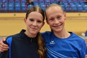 Hohe Sprünge: Turbine-Talente freuen sich über Gold - Frankensieger Siegermädels: Belana Kuntze gewann in der W14, Emilia Müller in der W13. Beide starten für den SV Turbine.