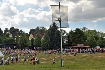 Hohenfichtener rupfen ihren Holzadler: Das erwartet Besucher zum Schützenfest - Schnappschuss vom zurückliegenden 21. Brücken- und Schützenfest in Hohenfichte: Blick auf die Schützenwiese.