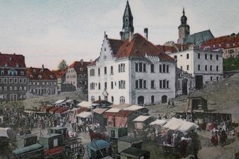 Hohenstein-Ernstthal bietet offenbar reichlich Fotomotive - Eine historische Ansicht des Hohensteiner Altmarktes aus dem Kalender der Chemnitzer Firma HB-Werbung. 