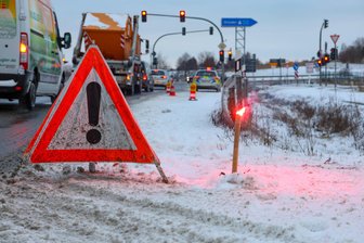 Hohenstein-Ernstthal: Darum war die Auffahrt zur A4 am Montagmorgen blockiert - Die Auffahrt zur A4 in Richtung Chemnitz ist gesperrt.