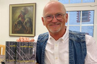 Hohenstein-Ernstthal: „Erzgebirgsstürme“ im Ratssaal - Karl-Heinz Binus bei der Premiere seines Kriminalromans "Erzgebirgsstürme".