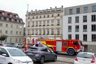 Hohenstein-Ernstthal: Feuerwehreinsatz am Hotel „Drei Schwanen“ - Der Einsatz sorgte am Dienstag gegen 9 Uhr für Aufsehen in der Stadt.