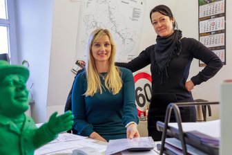 Hohenstein-Ernstthal: Frauenpower im Amt für öffentliche Ordnung und Bürgerservice - Claudia Schneider (links) und Sabine Herold übernehmen ab März mehr Verantwortung im Rathaus.