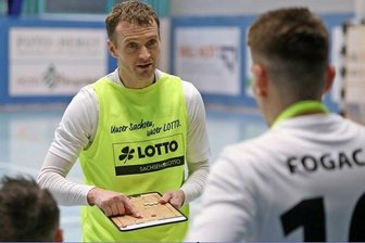 Hohenstein-Ernstthal gewinnt Deutsche Futsal-Meisterschaft - Das Hohenstein-Ernstthaler Futsal-Team um Spielertrainer Michael Salak (l.) hat die diesjährige Deutsche Futsal-Meisterschaft gewonnen.