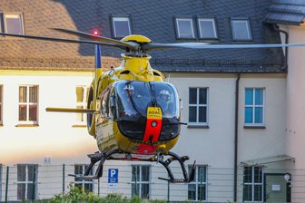 Hohenstein-Ernstthal: Helikopter fliegt zur „Wasserrettung“ - Der Rettungshubschrauber „Christoph 46“ ist am Dienstagabend in Hohenstein-Ernstthal gelandet.