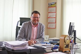 „Hohenstein-Ernstthal ist pleite“ und „der OB verlässt die Stadt“: Was ist dran an solchen Gerüchten? - Räumt Oberbürgermeister Lars Kluge demnächst seinen Schreibtisch?