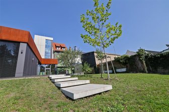 Hohenstein-Ernstthal: Karl-May-Haus bekommt Abenteuer-Spielplatz rund um Cowboys und Indianer - Auf dem Gelände hinter dem Karl-May-Haus soll der Themenspielplatz mit Winnetou und Co. entstehen.