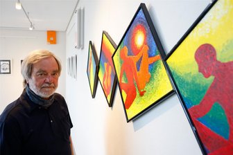 Hohenstein-Ernstthal: „Kunst im Rathaus“ zeigt Erotik in leuchtender Farbigkeit - Aribert Hönemann stellt im Hohenstein-Ernstthaler Rathaus aus.