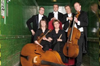 Hohenstein-Ernstthal: Muggefugg gibt’s kostenlos - Beim Rathauskonzert spielen am 30. August „Die Muggefugg-Symphoniker“ aus Zwickau.
