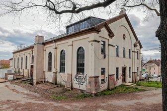 Hohenstein-Ernstthal: Ostturnhalle ist wieder im Spiel - Im Jahr 1900 wurde die Ostturnhalle errichtet. 2020 sollte das historische Gebäude abgerissen werden, um Platz für Eigenheime zu schaffen, doch die Stadträte haben sich für den Erhalt ausgesprochen. 
