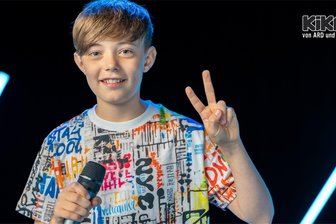 Hohenstein-Ernstthal: „The Voice Kids“-Teilnehmer und Formel1-Rennsimulator beim Kinderfest rund ums Schützenhaus - „The Voice Kids“-Teilnehmer Franz Uhlig, hier bei den Aufnahmen für das Bewerbungsvideo in Hamburg, ist am Sonntag live im Schützenhaus zu erleben.