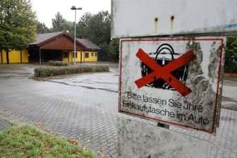 Hohenstein-Ernstthal: Verbrauchermarkt im Hüttengrund soll unter den Hammer kommen - Der Verbrauchermarkt im Hüttengrund soll bald unter den Hammer kommen.