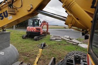 Hohenstein-Ernstthal: Verwirrung um Baustelle auf B 180 - Zumindest am Freitag war die Baustelle vollkommen verwaist. Vor allem betroffene Gewerbetreibende haben dafür kein Verständnis.