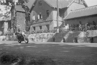 Hohenstein-Ernstthal: Vortrag zu den ersten 50 Jahren der Sachsenring-Rennstrecke - Um die Historie des Sachsenrings geht es beim AMC Clubabend.
